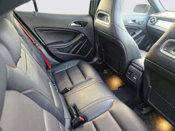 Mercedes-Benz GLA 2.1 GLA220d AMG Line (Premium Plus) 7G-DCT 4MATIC Euro 6 (s/s) 5