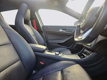 Mercedes-Benz GLA 2.1 GLA220d AMG Line (Premium Plus) 7G-DCT 4MATIC Euro 6 (s/s) 5