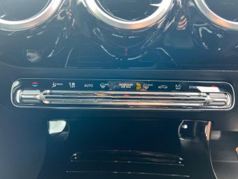 Mercedes-Benz A Class 1.3 A180 AMG Line 7G-DCT Euro 6 (s/s) 5dr