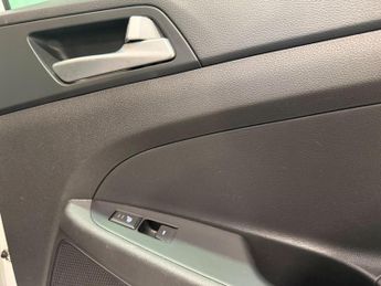 Hyundai TUCSON 1.7 CRDi Blue Drive Premium DCT Euro 6 (s/s) 5dr