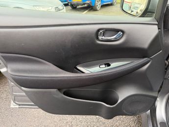 Nissan Leaf 24kWh Auto 5dr