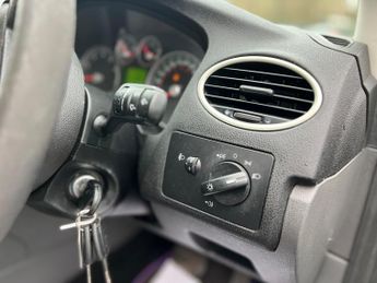 Ford Focus 1.6 LX 5dr