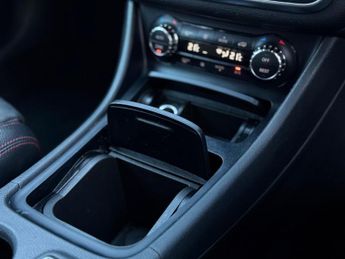 Mercedes-Benz GLA 1.6 GLA200 AMG Line (Executive) 7G-DCT Euro 6 (s/s) 5dr