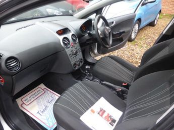 Vauxhall Corsa 1.4i 16v Club 5dr