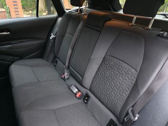 Toyota Corolla 2.0 VVT-h Design Touring Sports CVT Euro 6 (s/s) 5dr