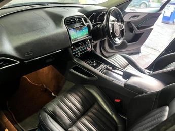 Jaguar F-PACE 2.0 D240 Portfolio Auto AWD Euro 6 (s/s) 5dr