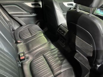 Jaguar F-PACE 2.0 D240 Portfolio Auto AWD Euro 6 (s/s) 5dr