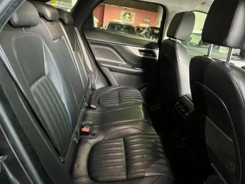 Jaguar F-PACE 2.0 D240 Portfolio Auto AWD Euro 6 (s/s) 5dr
