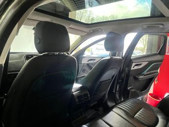 Jaguar F-PACE 2.0 D240 Portfolio Auto AWD Euro 6 (s/s) 5dr