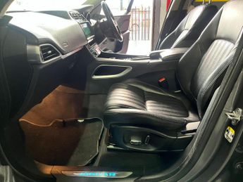 Jaguar F-PACE 2.0 D240 Portfolio Auto AWD Euro 6 (s/s) 5dr