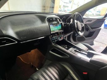 Jaguar F-PACE 2.0 D240 Portfolio Auto AWD Euro 6 (s/s) 5dr