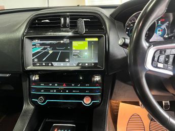 Jaguar F-PACE 2.0 D240 Portfolio Auto AWD Euro 6 (s/s) 5dr