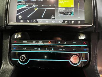 Jaguar F-PACE 2.0 D240 Portfolio Auto AWD Euro 6 (s/s) 5dr