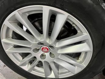 Jaguar F-PACE 2.0 D240 Portfolio Auto AWD Euro 6 (s/s) 5dr