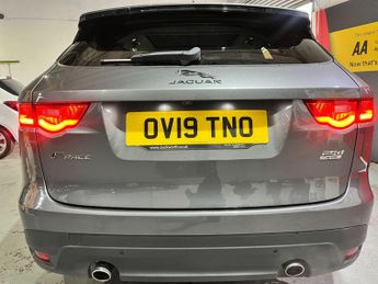 Jaguar F-PACE 2.0 D240 Portfolio Auto AWD Euro 6 (s/s) 5dr