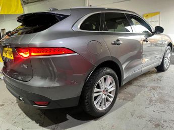 Jaguar F-PACE 2.0 D240 Portfolio Auto AWD Euro 6 (s/s) 5dr