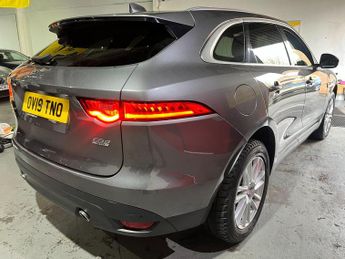 Jaguar F-PACE 2.0 D240 Portfolio Auto AWD Euro 6 (s/s) 5dr