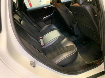 Volvo XC60 2.4 D5 R-Design Nav Auto AWD Euro 6 (s/s) 5dr