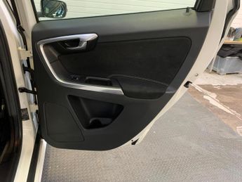 Volvo XC60 2.4 D5 R-Design Nav Auto AWD Euro 6 (s/s) 5dr