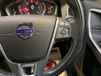 Volvo XC60 2.4 D5 R-Design Nav Auto AWD Euro 6 (s/s) 5dr