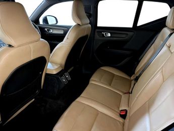 Volvo XC40 2.0 D3 Inscription Pro SUV 5dr Diesel Auto AWD Euro 6 (s/s) (150