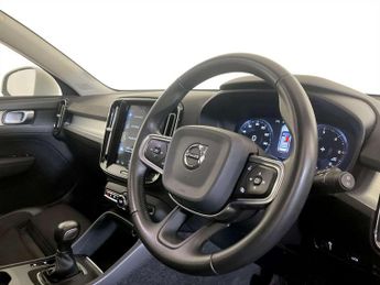 Volvo XC40 2.0 D3 Momentum Pro SUV 5dr Diesel Manual Euro 6 (s/s) (150 ps)