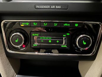 Skoda Superb 3.6 V6 Elegance DSG 4WD Euro 5 5dr