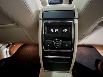 Skoda Superb 3.6 V6 Elegance DSG 4WD Euro 5 5dr