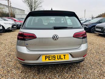 Volkswagen e-Golf 35.8kWh e-Golf Auto 5dr