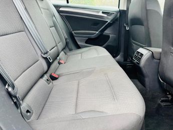 Volkswagen e-Golf 35.8kWh e-Golf Auto 5dr