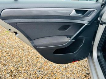 Volkswagen e-Golf 35.8kWh e-Golf Auto 5dr