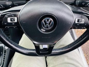 Volkswagen e-Golf 35.8kWh e-Golf Auto 5dr