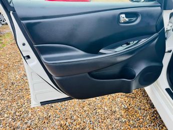 Nissan Leaf 40kWh N-Connecta Auto 5dr