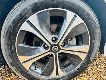 Nissan Leaf 40kWh N-Connecta Auto 5dr