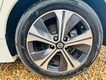 Nissan Leaf 40kWh N-Connecta Auto 5dr