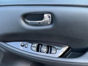 Nissan Leaf 24kWh Tekna Auto 5dr
