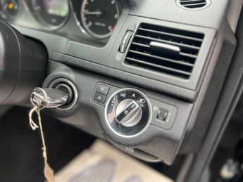 Mercedes-Benz C Class 2.1 C220 CDI BlueEfficiency Elegance Auto Euro 5 4dr