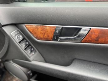 Mercedes-Benz C Class 2.1 C220 CDI BlueEfficiency Elegance Auto Euro 5 4dr