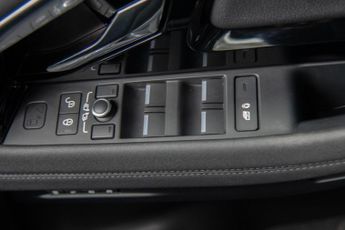 Land Rover Range Rover Evoque 1.5 P300e 12.2kWh R-Dynamic SE Auto 4WD Euro 6 (s/s) 5dr