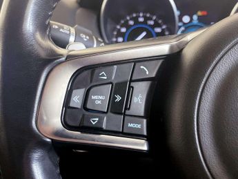 Jaguar XE 2.0d R-Sport Saloon 4dr Diesel Auto Euro 6 (s/s) (180 ps)