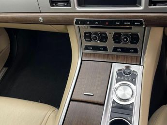 Jaguar XF 2.2d Luxury Auto Euro 5 (s/s) 4dr