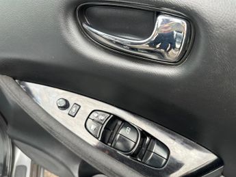 Nissan Leaf 24kWh Acenta Auto 5dr