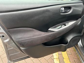 Nissan Leaf 24kWh Acenta Auto 5dr
