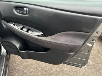 Nissan Leaf 24kWh Acenta Auto 5dr