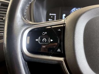 Volvo XC90 2.0 D5 Momentum SUV 5dr Diesel Geartronic 4WD Euro 6 (s/s) (225 