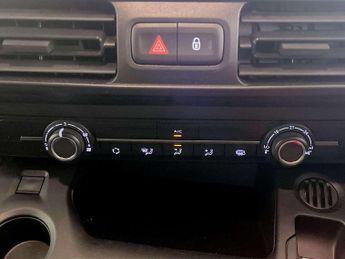 Vauxhall Combo Electric 2300 50kWh Sportive Panel Van 5dr Electric Auto L1 H1 (7.4kW Cha