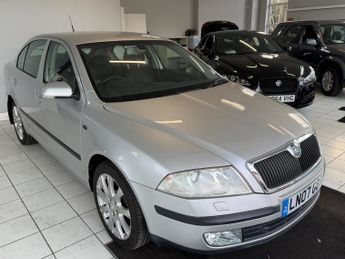 Skoda Octavia 2.0 FSI Laurin & Klement Hatchback 5dr Petrol Tiptronic Euro 4 (