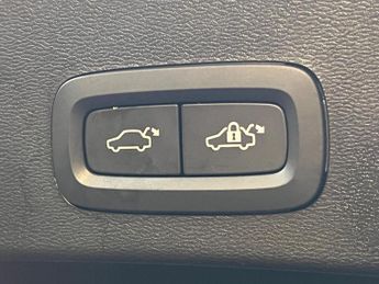 Volvo XC40 2.0 B3 MHEV Plus DCT Auto Euro 6 (s/s) 5dr