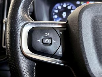 Volvo XC40 1.5h T5 Twin Engine Recharge 10.7kWh R-Design Pro SUV 5dr Petrol