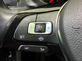 Volkswagen e-Golf 35.8kWh e-Golf Auto 5dr